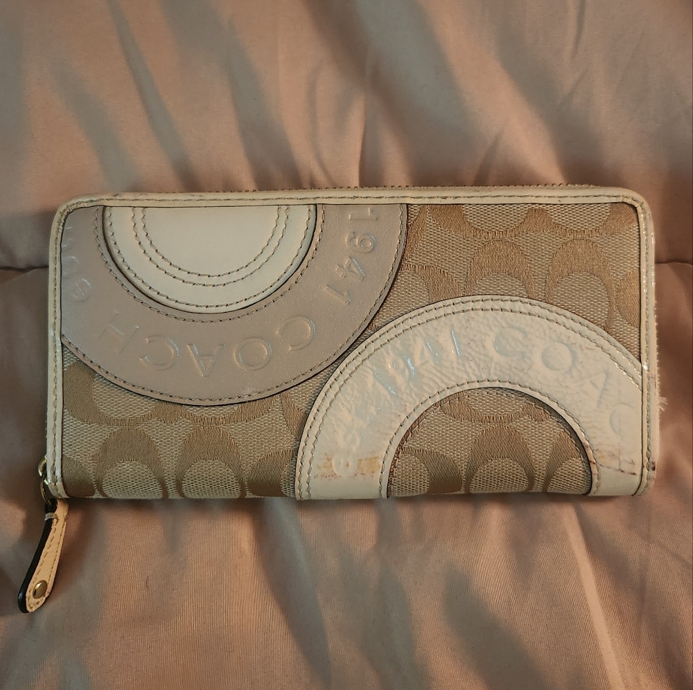Coach Accordian wallet, cream/white